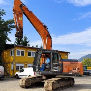 foto 26t koparka bez lyzki Hitachi ZX250