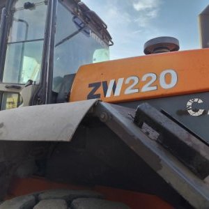 foto 18.3t ladowarka 3m3 hardox Hitachi ZW220