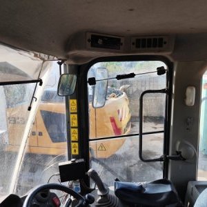 foto 18.3t ladowarka 3m3 hardox Hitachi ZW220