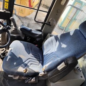 foto 18.3t ladowarka 3m3 hardox Hitachi ZW220