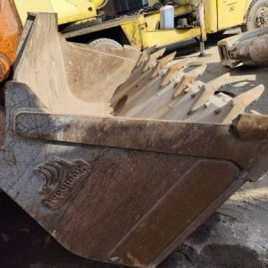 foto 18.3t ladowarka 3m3 hardox Hitachi ZW220